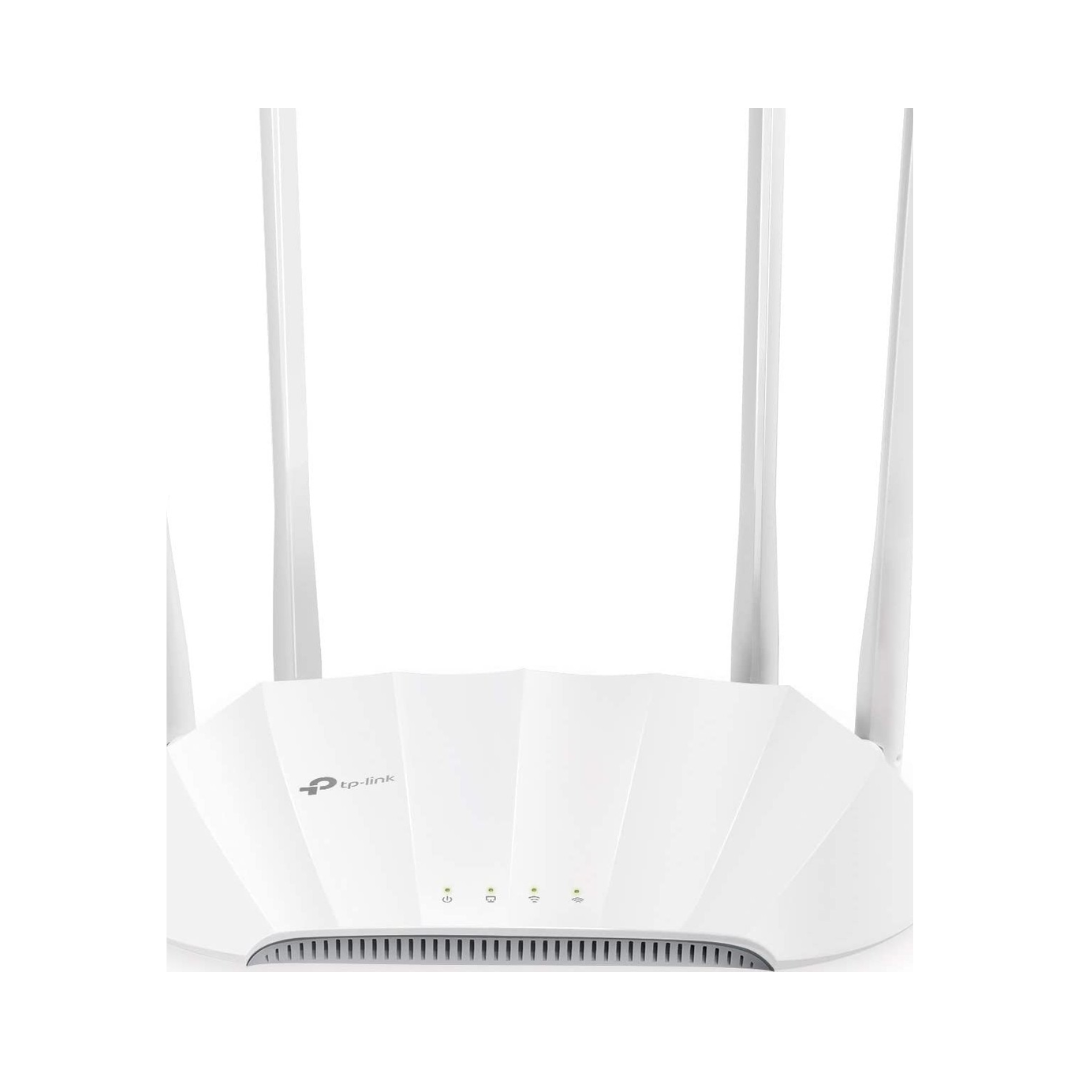 White router with antennas on a white background